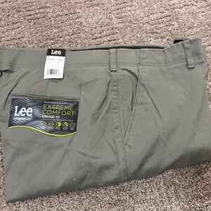 Lee Pants Men 42x29 gray iron Extreme Comfort Straight Fit